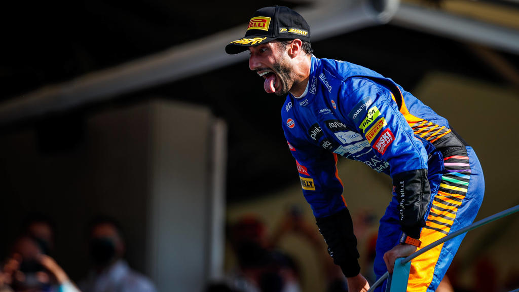 RICCIARDO Daniel aus, McLaren MCL35M, portrait celebrating victory on the podium during the Formula 1 Heineken Gran Premio D italia 2021, Italian Grand Prix, 14th round of the 2021 FIA Formula One World Championship, WM, Weltmeisterschaft from Septe