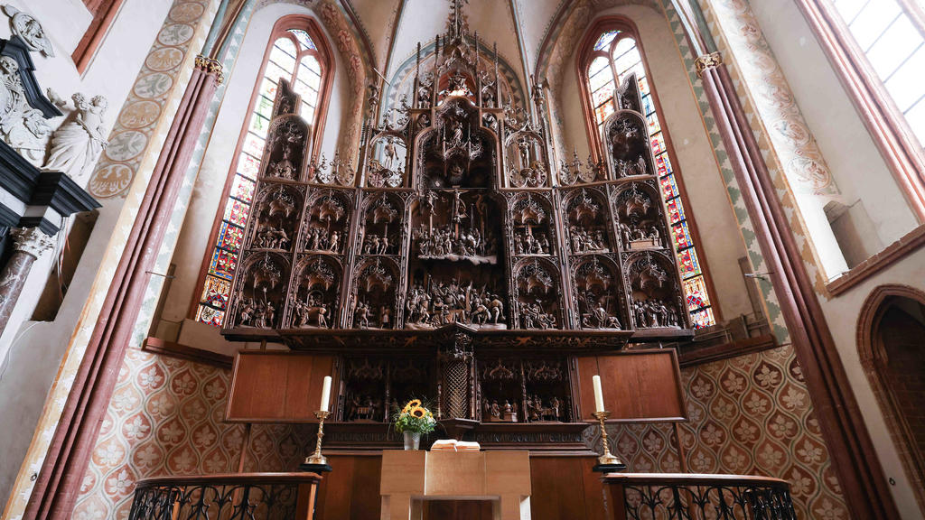 18.08.2021, Schleswig-Holstein, Schleswig: Der Bordesholmer Altar im St. Petri Dom zu Schleswig. Der ·Bordesholmer Altar· gilt als Meisterwerk der spätgotischen Schnitzkunst und wurde von 1514 bis 1521 von Hans Brüggemann und seinen Gesellen geschaff