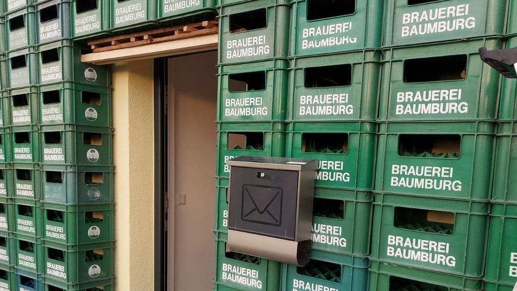 Ihre Hochzeitsnacht hatte sich das Brautpaar bestimmt auch anders vorgestellt.