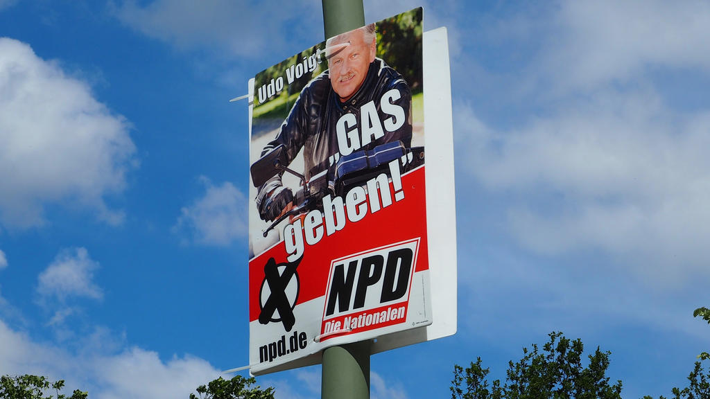 Ein Wahlplakat der NPD aus dem Jahr 2014 mit dem Slogan "Gas geben".
