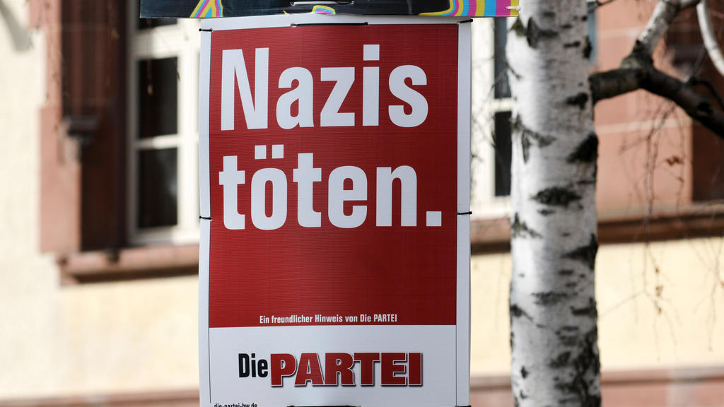 In Freiburg wirbt "Die Partei" mit dem Solgan "Nazis töten", der ebenfalls doppeldeutig verstanden werden kann.