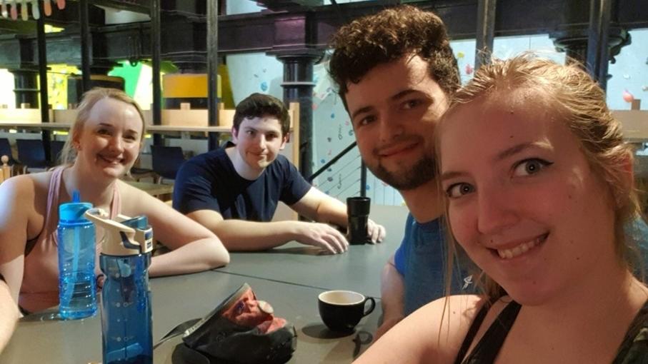 Ihre Freunde starteten eine Petition für ihre Freundin Jessica und wollen so Spenden für die Wohltätigkeitsorganisation "Young Lives vs Cancer" sammeln.