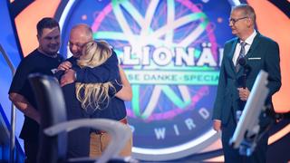 "Wer wird Millionär?"-Moderator Günther Jauch mit Danke-Special-Kandidat Heinrich Annas und dessen Kindern