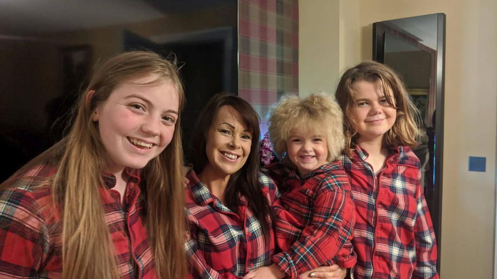 Florence ist die Einzige in ihrer Familie mit so wilden Haaren.