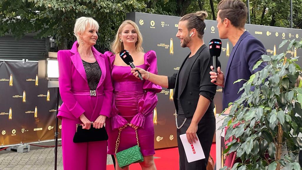 Katia Convents und Tochter Katharina beim "Deutschen Fernsehpreis" 2021