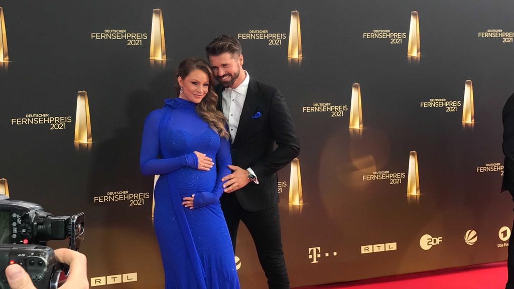 Jana Julie und Thore Schölermann beim "Deutschen Fernsehpreis" 2021