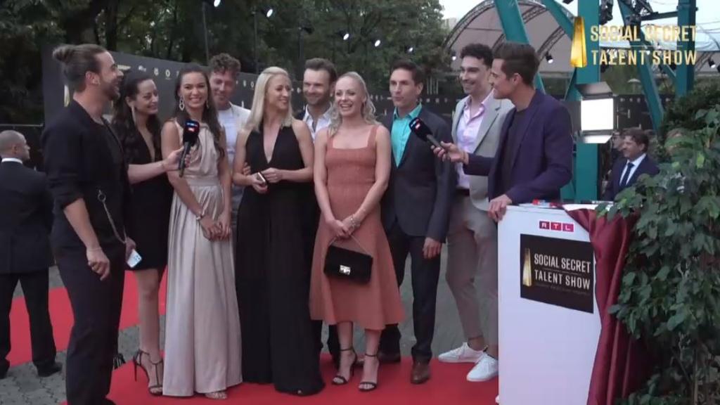 Das "Let's Dance"-Ensemble beim "Deutschen Fernsehpreis" 2021