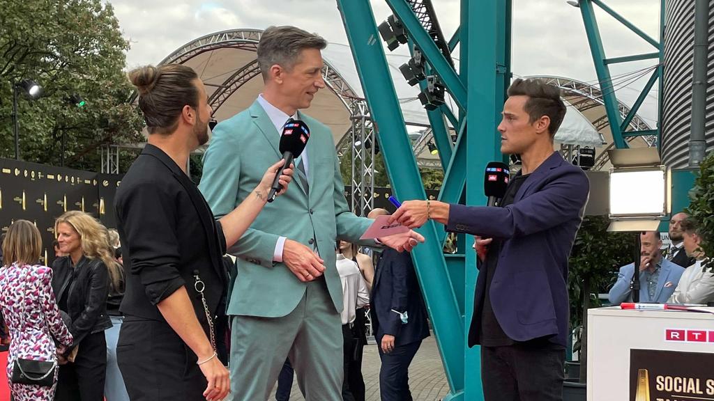 Steffen Hallaschka beim "Deutschen Fernsehpreis" 2021