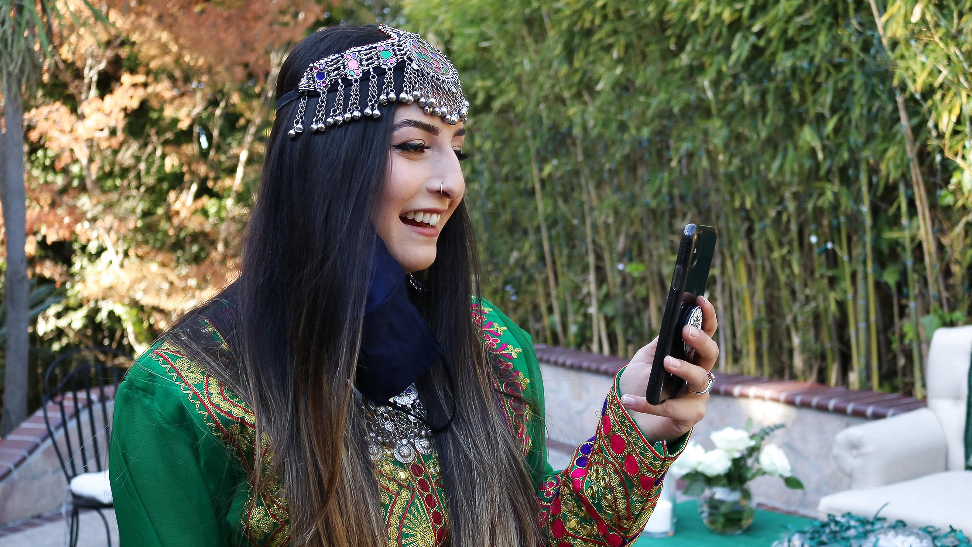 Afghanische Frauen protestieren im Netz für eine Beibehaltung ihrer traditionellen Kleider.