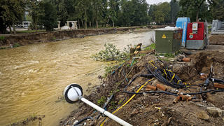 zerstoerte Infrasstruktur an dem Fluss Ahr, Zerstoerungen durch die Flutkatastrophe am 14/15-07.2021 im Ahrtal, Deutschland, Rheinland-Pfalz, Eifel, Bad Neuenahr-Ahrweiler destroyed river banks, destructions in Ahr Valley after flood disaster at 2021-07-14/15, Germany, Rhineland-Palatinate, Eifel, Bad Neuenahr-Ahrweiler BLWS652170 *** destroyed river banks, destructions in Ahr Valley after flood disaster at 2021 07 14 15, Germany, Rhineland Palatinate, Eifel, Bad Neuenahr Ahrweiler BLWS652170 Copyright: xblickwinkel/S.xZiesex 