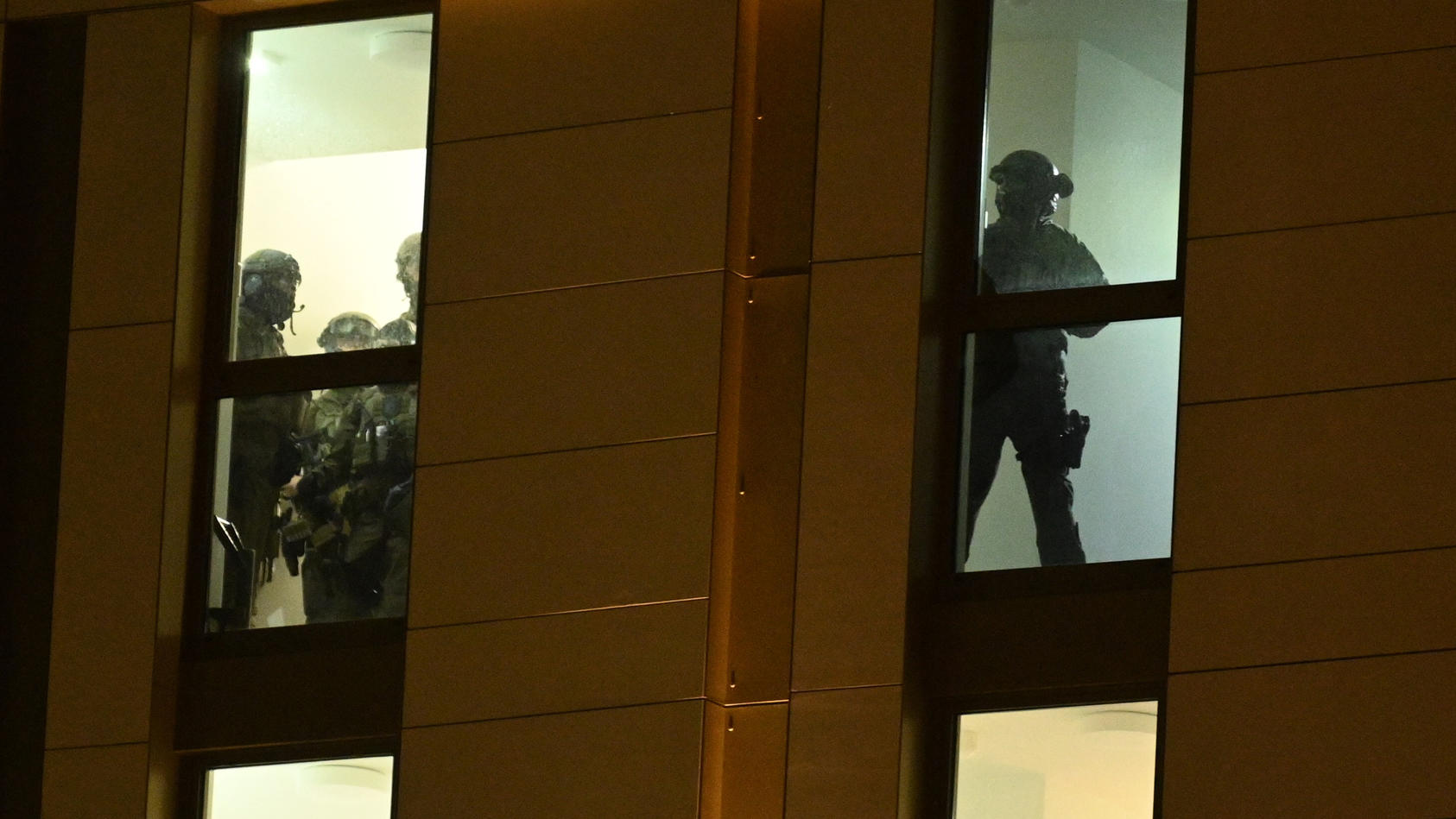 Großeinsatz der Polizei in Düsseldorfer Hotel