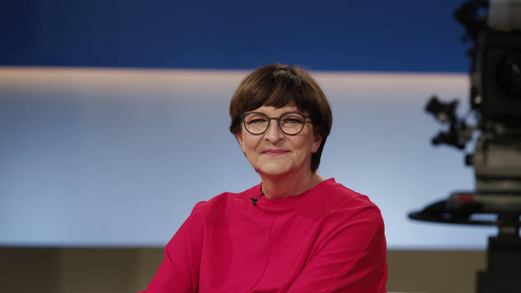 Saskia Esken bei Anne Will 2021-09-16, Deutschland, Berlin - Saskia Esken SPD, Parteivorsitzende, zu Gast bei Anne Will im Ersten Deutschen Fernsehen. Thema der ARD-Politik-Talkrunde: Noch eine Woche bis zur Wahl - was ist uns das Klima wert *** Sask