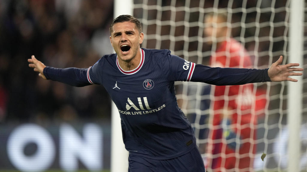 PSG's Mauro Icardi celebrates scoring his side's second goal during the French League One soccer match between Paris Saint-Germain and Lyon at the Parc des Princes in Paris Sunday, Sept. 19, 2021. (AP Photo/Francois Mori)