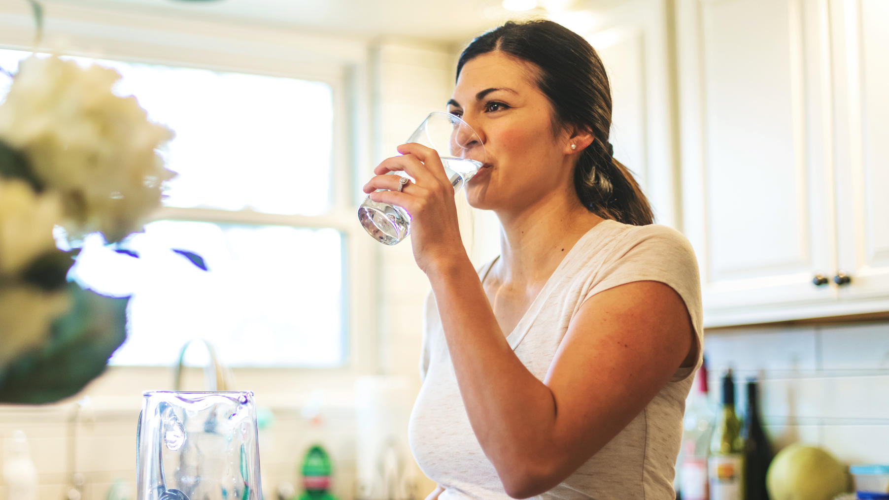 Während des Fastens ist genug Wasser zu trinken besonders wichtig.