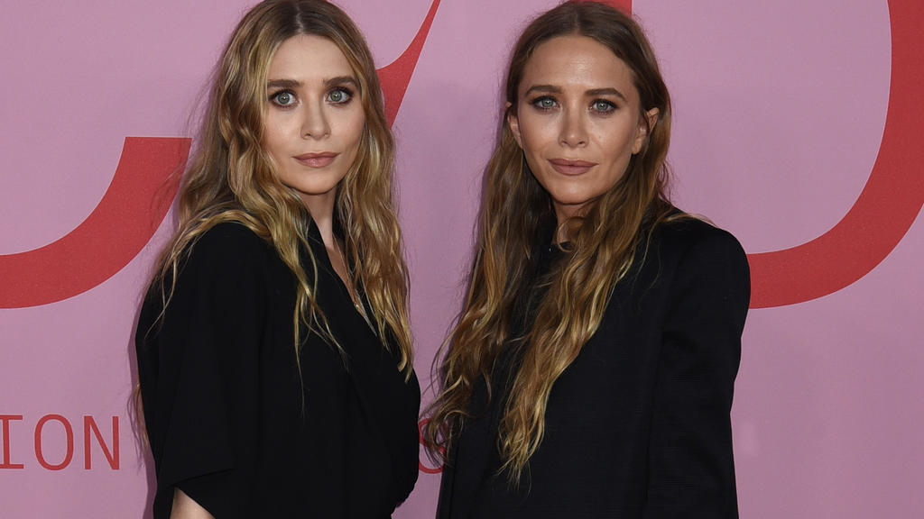 Reitplatz statt Roter Teppich: Mary-Kate Olsen (r) ist nicht nur eine passionierte, sondern auch erfolgreiche Reitsportlerin.