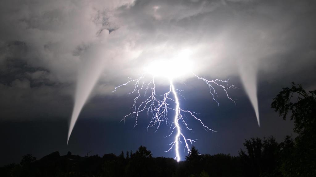 tornado PUBLICATIONxINxGERxSUIxAUTxONLY Copyright: xDanielLorettox Panthermedia07198981