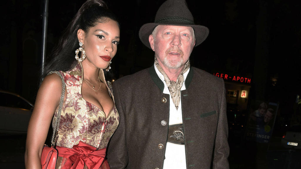Boris Becker mit Freundin Lilian de Carvalho Monteiro beim 23. Almauftrieb bei der Koa Wiesn 2.0 in der Käfer Schänke. München, 19.09.2021 *** Boris Becker with girlfriend Lilian de Carvalho Monteiro at the 23 Almauftrieb at the Koa Wiesn 2 0 in the