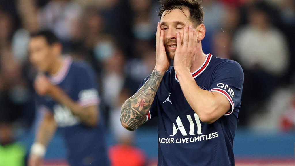 Paris Saint Germain v Olympique Lyonnais - Ligue 1 Uber Eats Paris Saint-Germain s Argentinian forward Lionel Messi during the French L1 football match between Paris-Saint Germain PSG and Olympique Lyonnais at The Parc des Princes Stadium in Paris on