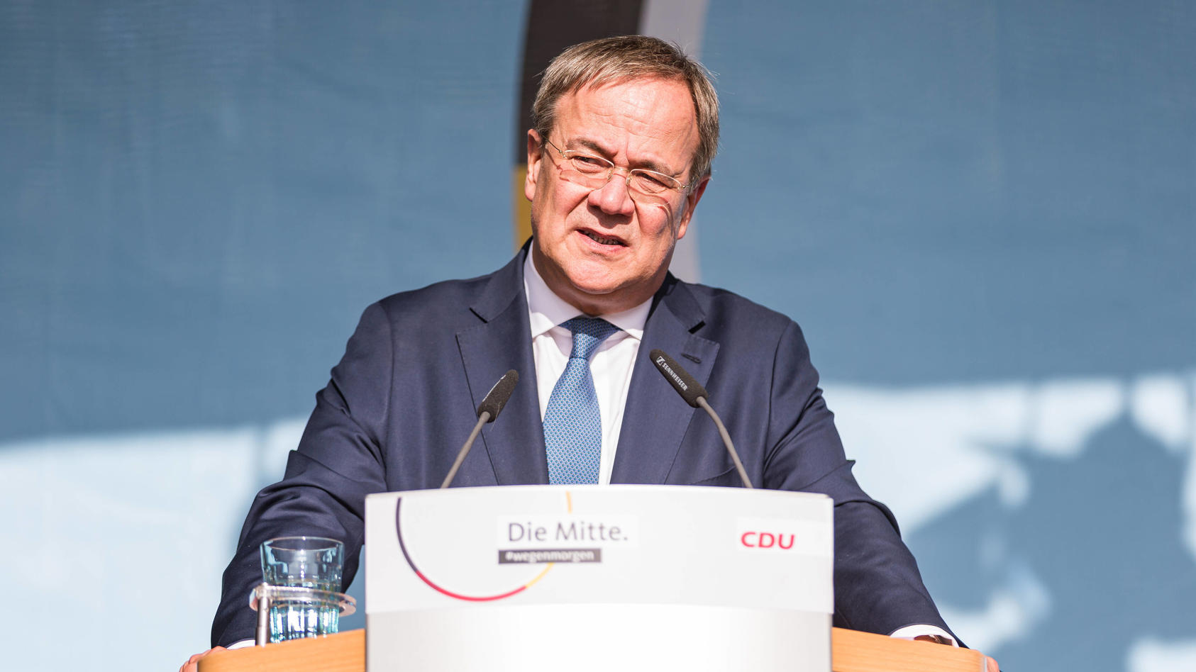 Ministerpräsident Armin Laschet ist auf Wahlkampftor im Osthessischen Fulda. 