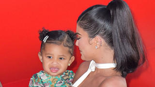 Kylie Jenners Tochter Stormi hat die neuen Babyprodukte des Stars "getestet und gutgeheißen"