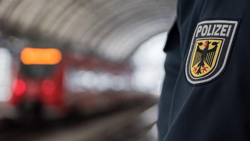 Die Bundespolizei hat ein Verfahren wegen gefährlicher Körperverletzung eingeleitet.