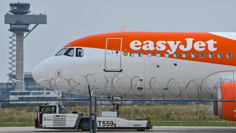 Ein Passagierflugzeug der Fluggesellschaft easyJet musste in Friedrichshafen notlanden.