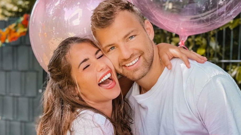 sarah und julian engels im baby gluck tochter solea liana ist auf der welt