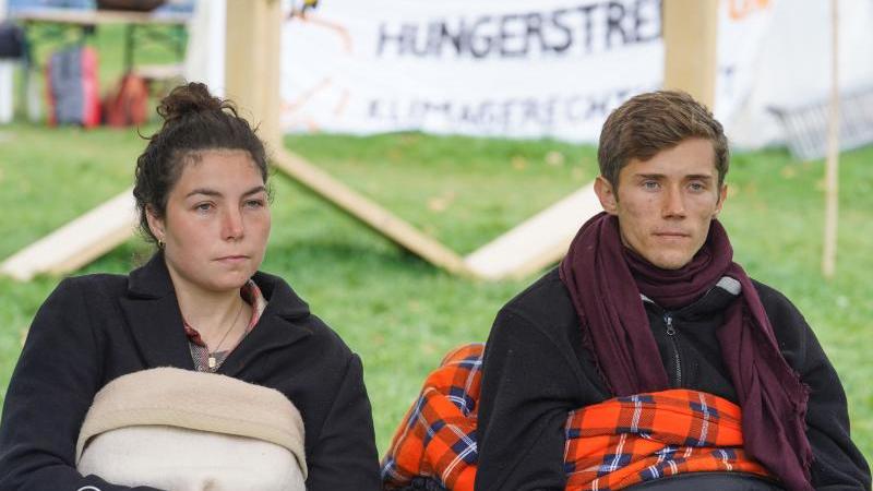 Henning Jeschke und Lea Bonasera im Hungerstreik