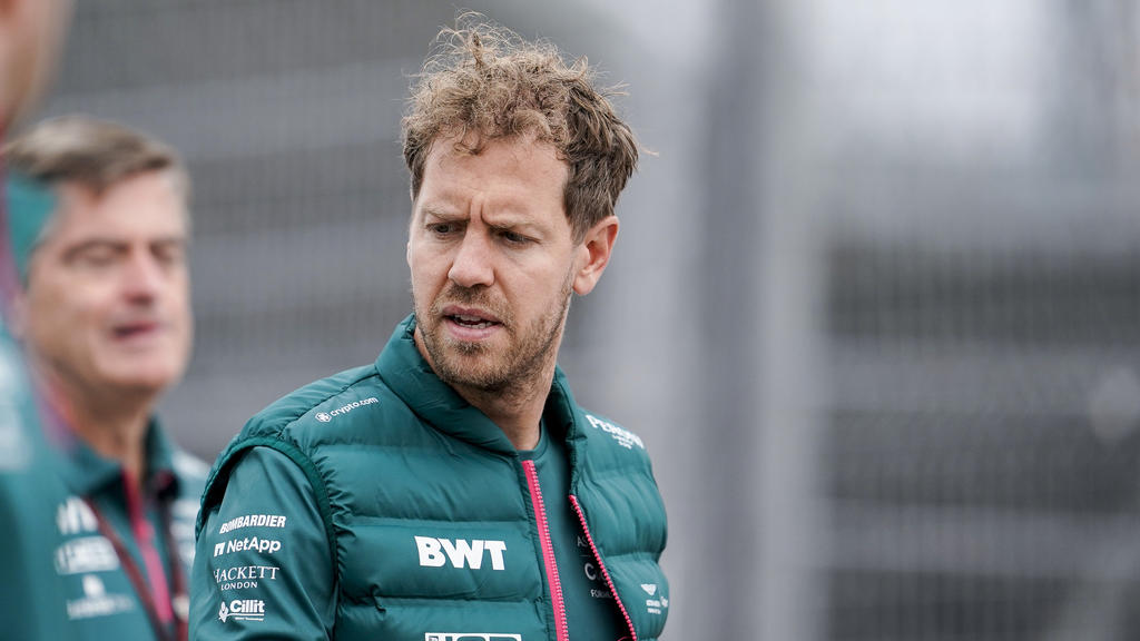 23.09.2021, Russland, Sotschi: Motorsport: Formel-1-Weltmeisterschaft, vor dem Großen Preis von Russland: Sebastian Vettel aus Deutschland vom Team Aston-Martin geht während der Streckenbesichtigung auf dem Sochi Autodrom. Der Große Preis von Russlan
