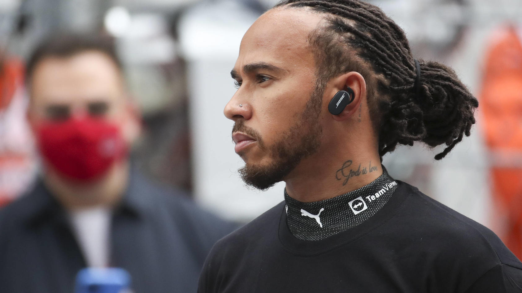 Lewis Hamilton führt die WM nach 15 von 22 Rennen mit zwei Punkten vor Max Verstappen an