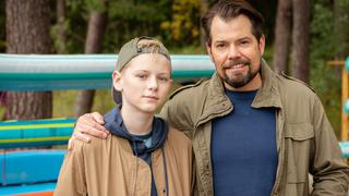 Joey Altmann (l.) als "Oskar" und Daniel Fehlow als "Leon"Die Verwendung des sendungsbezogenen Materials ist nur mit dem Hinweis und Verlinkung auf TVNOW gestattet.