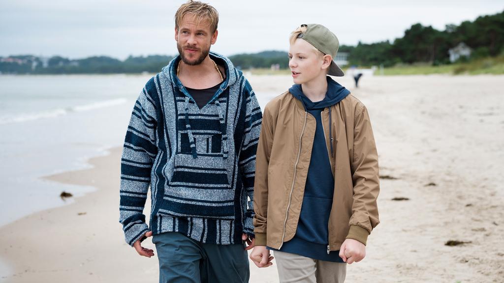 Frederic Heidorn (l.) als "Cornelius "Conny" und Joey Altmann als "Oskar" bei "Leon - Glaub nicht alles, was du siehst"