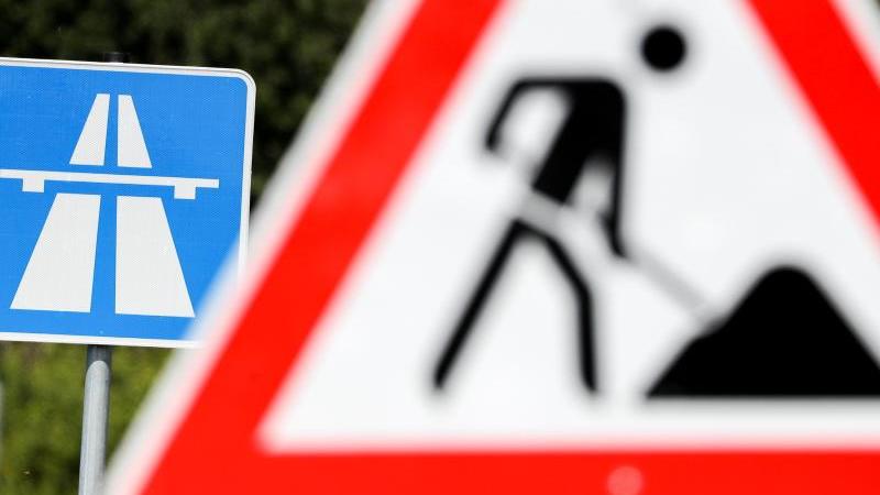 Besonders Baustellen auf den Autobahnen machen die Fahrt in den Urlaub laut ADAC wohl weniger entspannt.