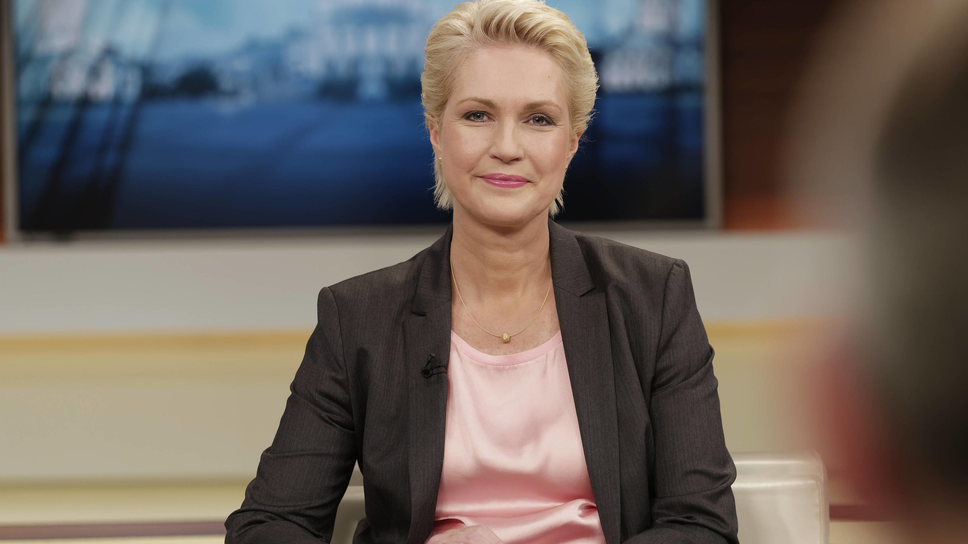  Manuela Schwesig bei Anne Will 2021-10-03, Deutschland, Berlin - Manuela Schwesig SPD, Ministerpräsidentin von Mecklenburg-Vorpommern, zu Gast bei Anne Will im Ersten Deutschen Fernsehen. Thema der ARD-Politiktalkrunde: Scholz und Laschet auf Partne