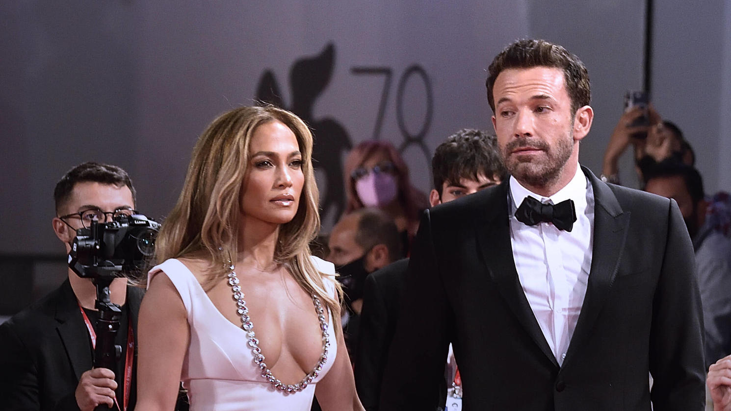  Ben Affleck and Jennifer Lopez attend the red carpet of the movie The Last Duel during the 78th Venice International Film Festival on Friday, September 10, 2021 in Venice, Italy. PUBLICATIONxINxGERxSUIxAUTxHUNxONLY VEN20210910205 RoccoxSpaziani