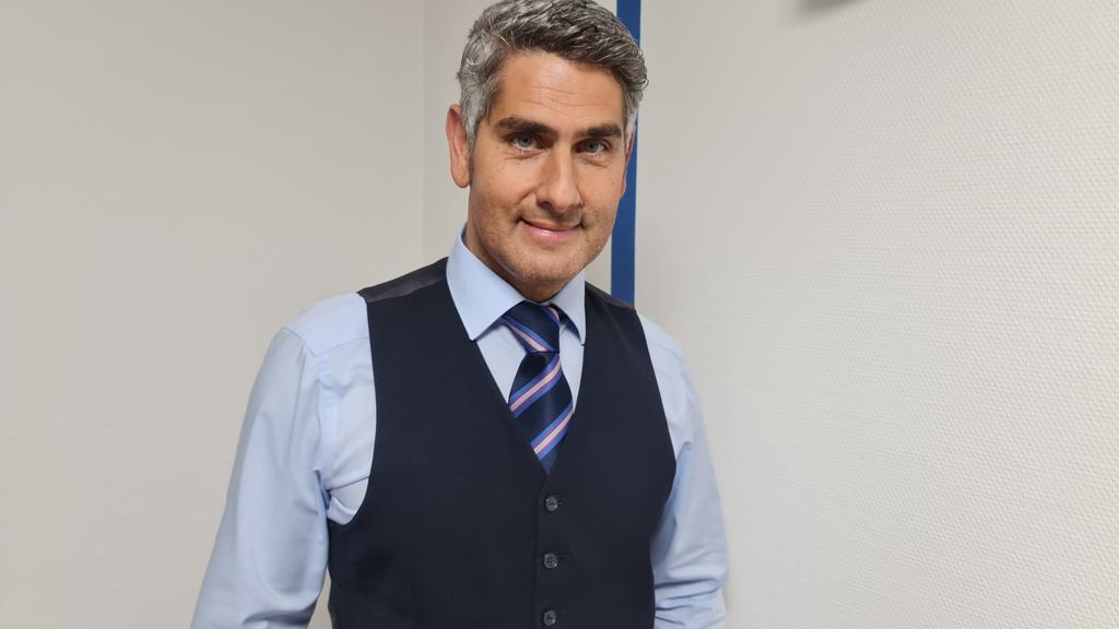 Er ist der Neue bei „Raus aus den Schulden“: Stilianos Brusenbach.