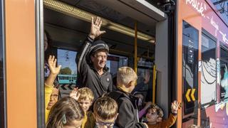 Peter Maffay und VGF stellen Tabaluga-Straßenbahn vor