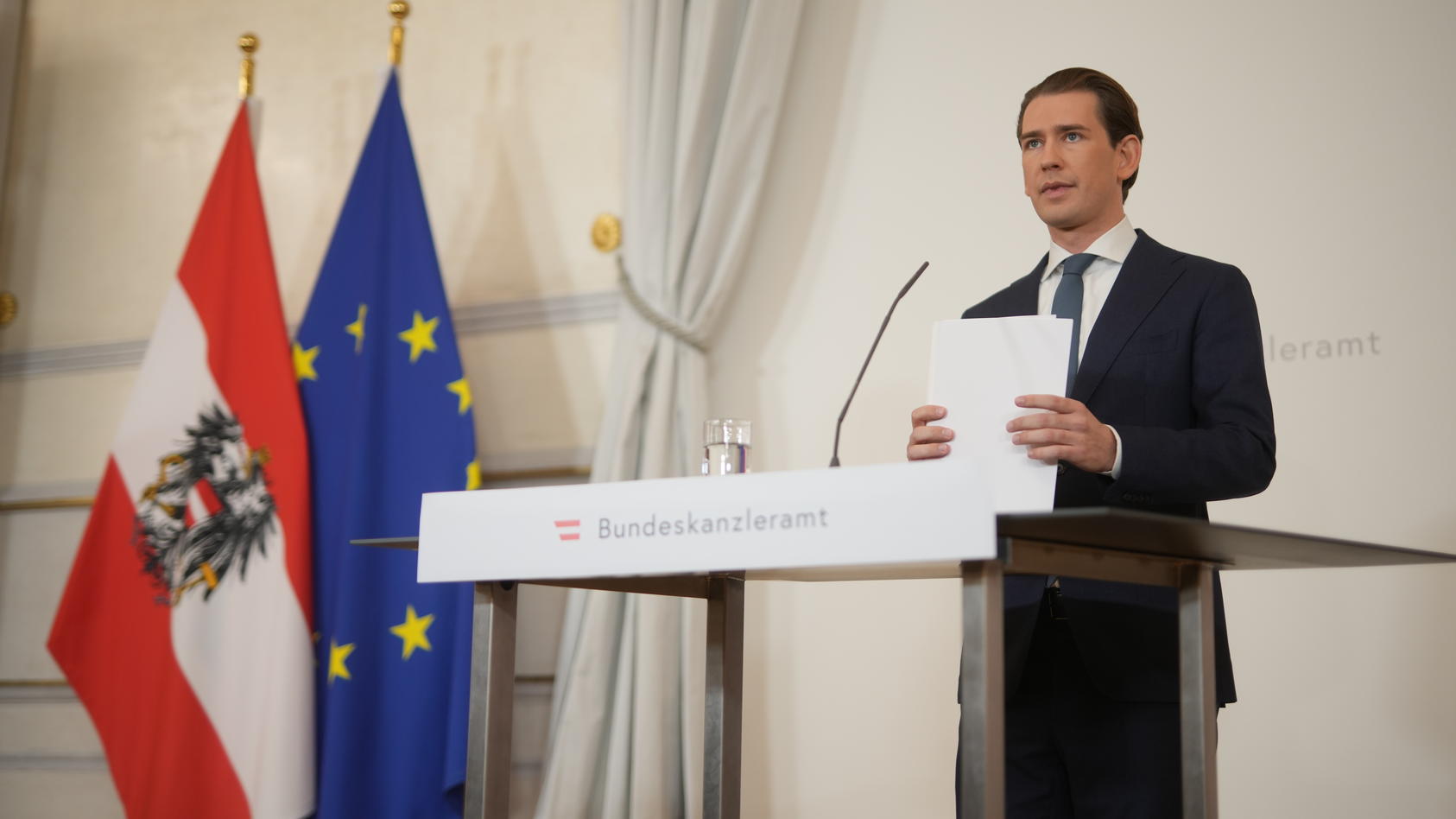 Sebastian Kurz ist nach den anhaltenden Korruptionsvorwürfen gegen seine Person von seinem Amt als Bundeskanzler von Österreich zurückgetreten.