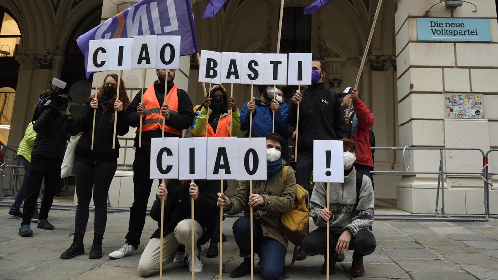 Anti Sebastian Kurz Demonstration vor der ÖVP Zentrale in Wien