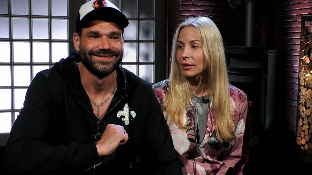 Mike Cees-Monballijn steht die Freude ins Gesicht geschrieben: Endlich sind er und Michelle raus aus dem Nominierungs-Fokus der anderen Sommerhaus-Bewohner.