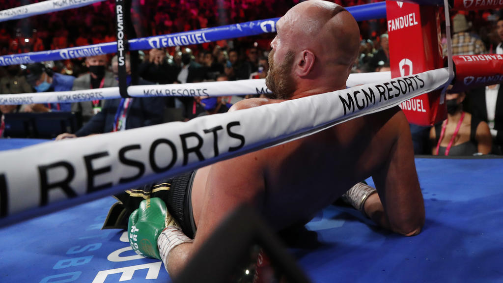 Boxing - Tyson Fury v Deontay Wilder - WBC Heavyweight Title - T-Mobile Arena, Las Vegas, Nevada, U.S. - October 9, 2021 Tyson Fury reacts after being knocked down by Deontay Wilder REUTERS/Steve Marcus