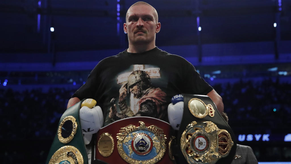 Boxing - WBA, IBF & WBO Heavyweight Titles - Anthony Joshua v Oleksandr Usyk - Tottenham Hotspur Stadium, London, Britain - September 25, 2021 Oleksandr Usyk celebrates winning his fight against Anthony Joshua Action Images via Reuters/Andrew Couldri