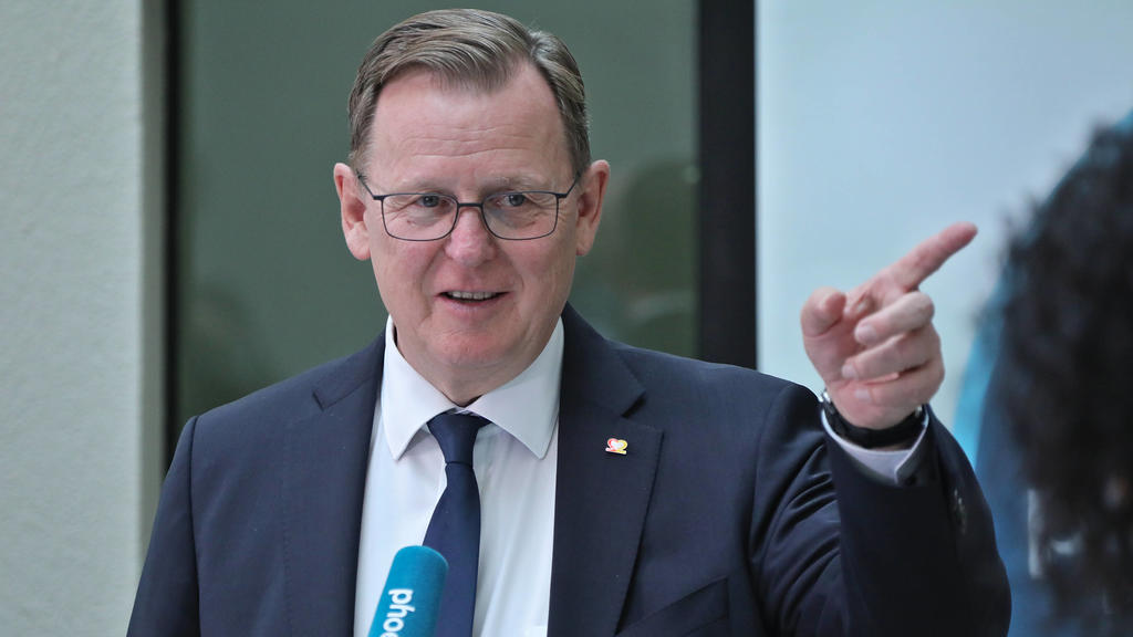 News Bilder des Tages Bodo Ramelow, Ministerpräsident des Freistaates Thüringen, im Bundesrat ein Interview gebend Bodo Ramelow, Ministerpräsident des Freistaates Thüringen, im Bundesrat ein Interview gebend Berlin Bundesrat Berlin GER *** Bodo Ramel