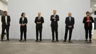 Social Democratic Party, SPD, chancellor candidate Olaf Scholz, third from left, and the two party leader Saskia Esken, right, and Norbert Walter-Borjans, second from right, the Green party leaders Annalena Baerbock, second from left, and Robert Habeck, left, and the Free Democratic Party chairman Christian Lindner, third from right, attend a joint news conference in Berlin, Friday, Oct. 15, 2021. After the parliamentary elections on September 26, the leaders of the three parties announced that they would start coalition talks for a new German government. (AP Photo/Markus Schreiber)