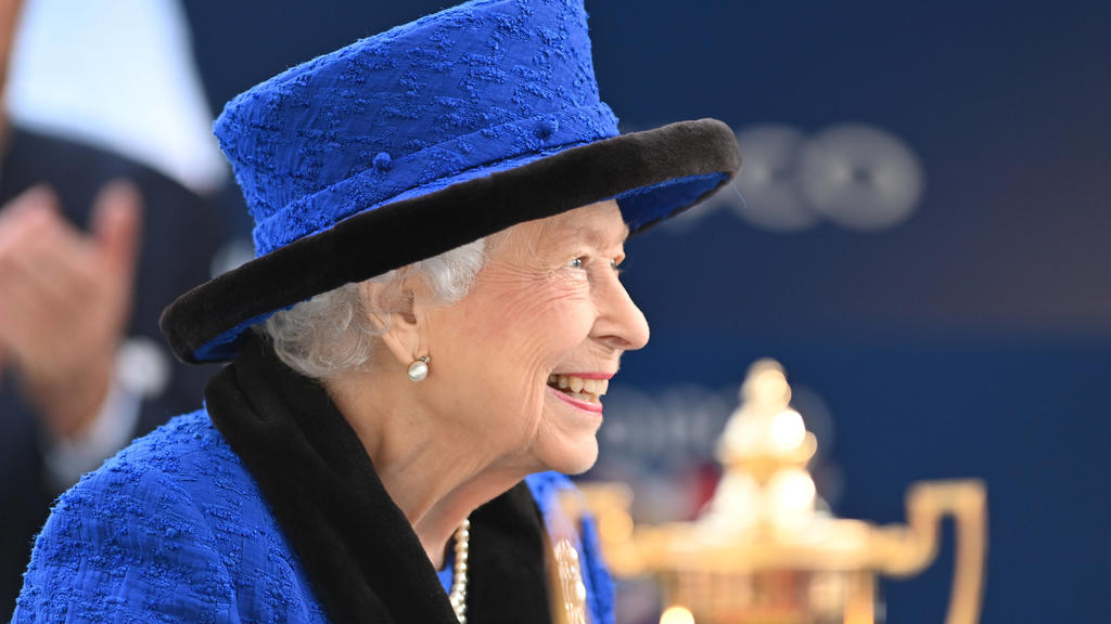 Eine gut gelaunte Queen in Ascot