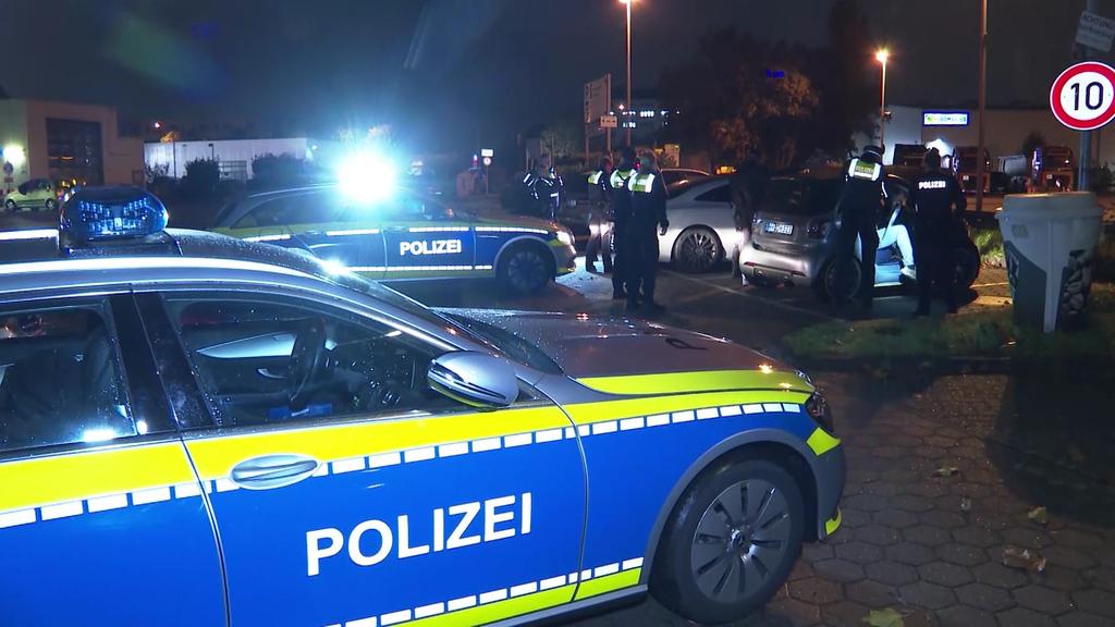 Heftige Auseinandersetzung im Rotlichtmilieu: Massenschlägerei vor Bordell - Polizei mit Großaufgebot von 15 Streifenwagen im Einsatz - unzufriedener Freier war offenbar der Auslöser