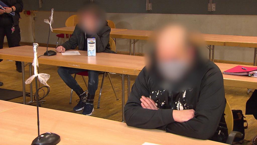 Vor dem niedersächsischen Landgericht Verden müssen sich seit Februar zwei Männer und eine Frau verantworten - die Anklage wirft den Deutschen Mord vor.