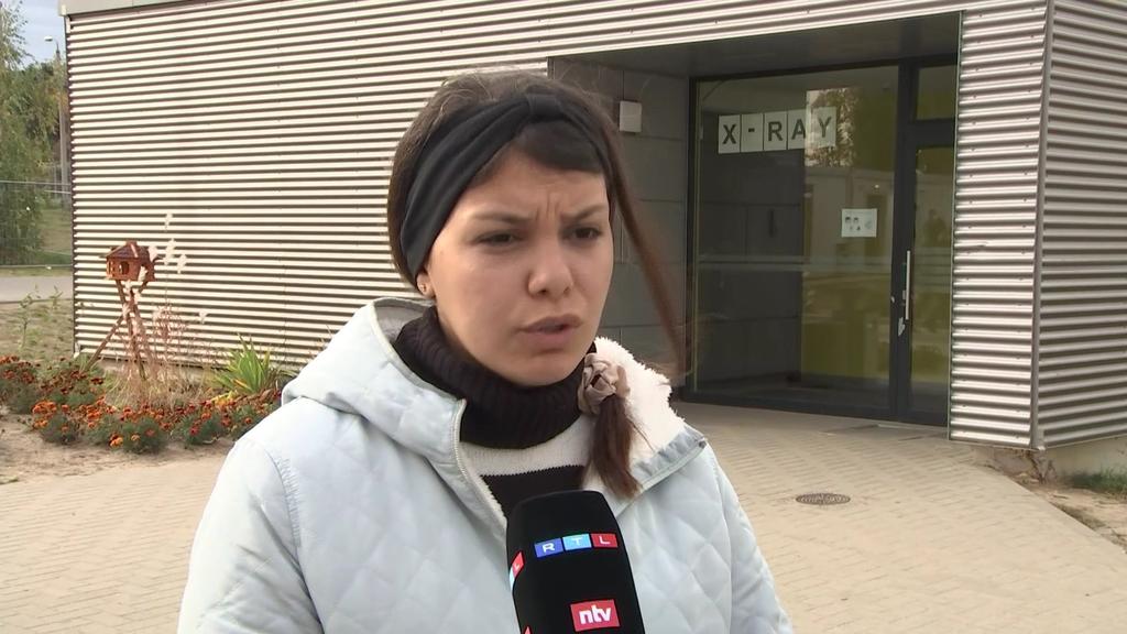 Aya Alasaar (28) hat es über die Grenze nach Deutschland geschafft und berichtet von gnadenlosen Schleusern.