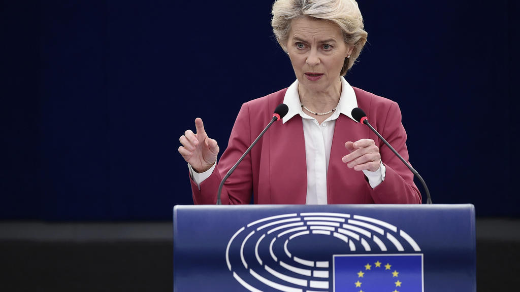 20.10.2021, Frankreich, Straßburg: Ursula von der Leyen, Präsidentin der Europäischen Kommission, spricht während einer Plenarsitzung des Europäischen Parlaments. Auf der vorläufigen Tagesordnung für den dritten Sitzungstag stehen unter anderem Debat