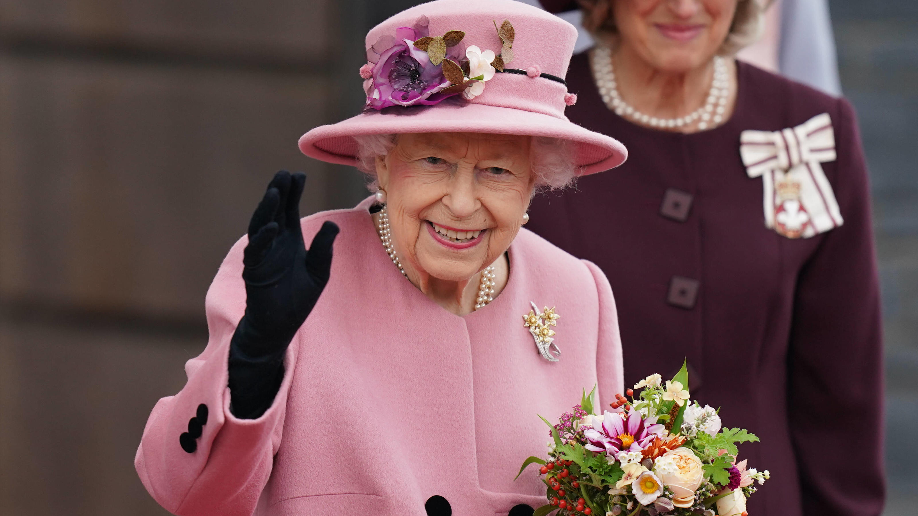  October 14, 2021, Cardiff, UK: Queen Elizabeth II leaves after attending the opening ceremony of the sixth session of the Senedd in Cardiff. Picture date: Thursday October 14, 2021. Cardiff UK PUBLICATIONxINxGERxSUIxAUTxONLY - ZUMAp134 20211014_zba_